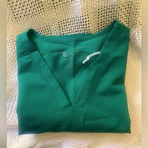 Figs size small technical collection top, never worn